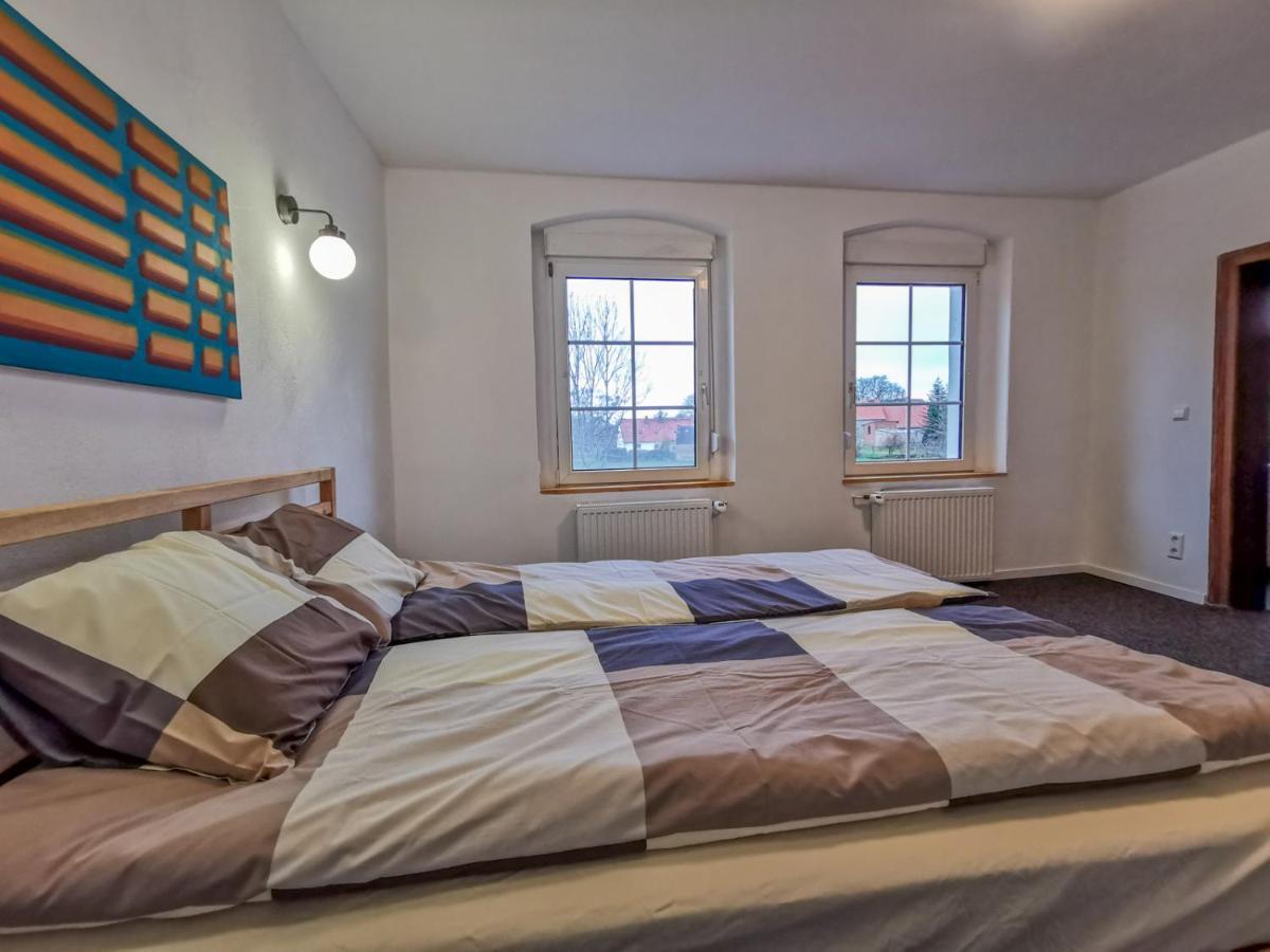 Apartment In Herrenhaus Gross Pinnow Exterior photo