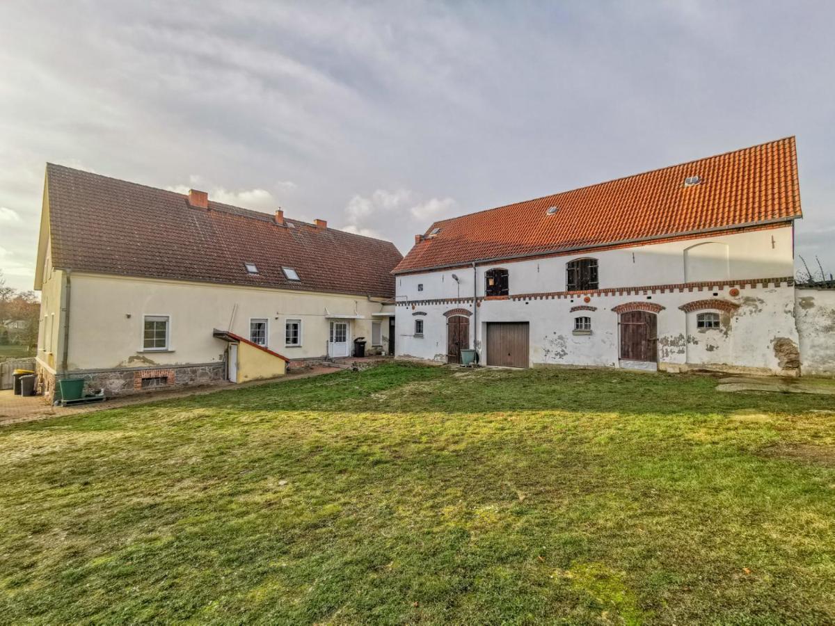 Apartment In Herrenhaus Gross Pinnow Exterior photo