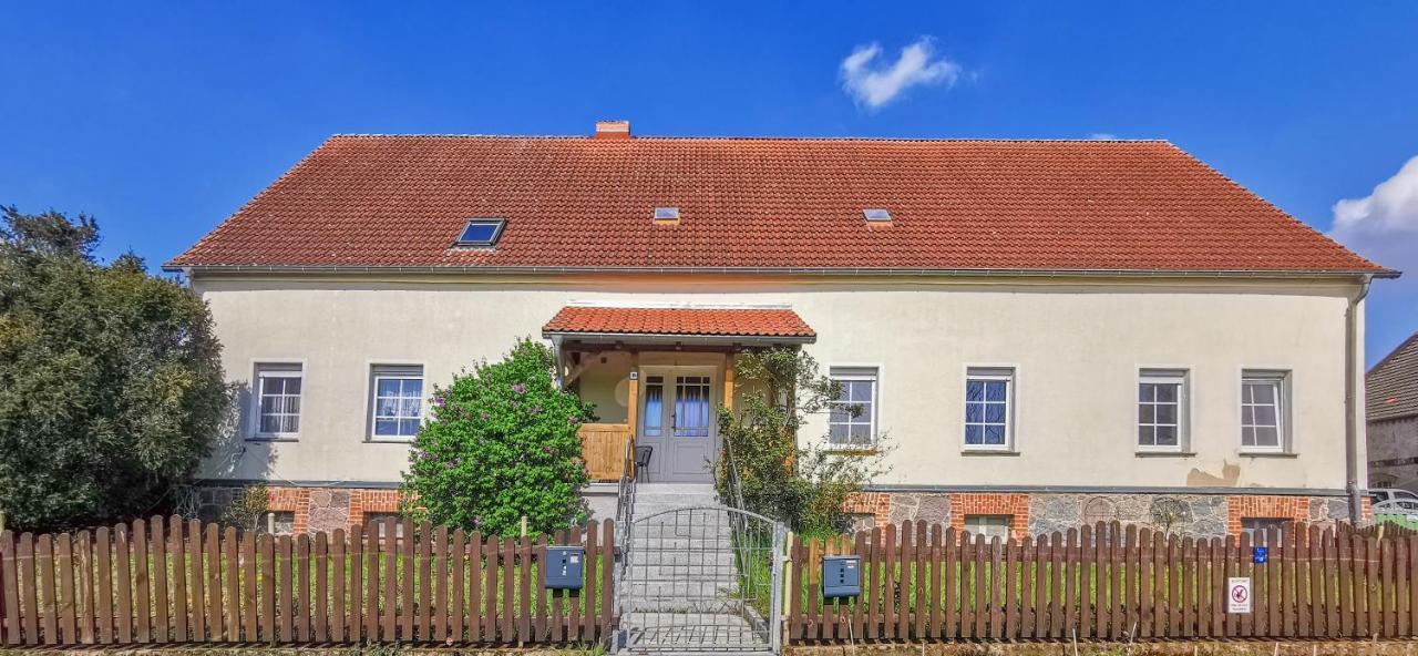 Apartment In Herrenhaus Gross Pinnow Exterior photo